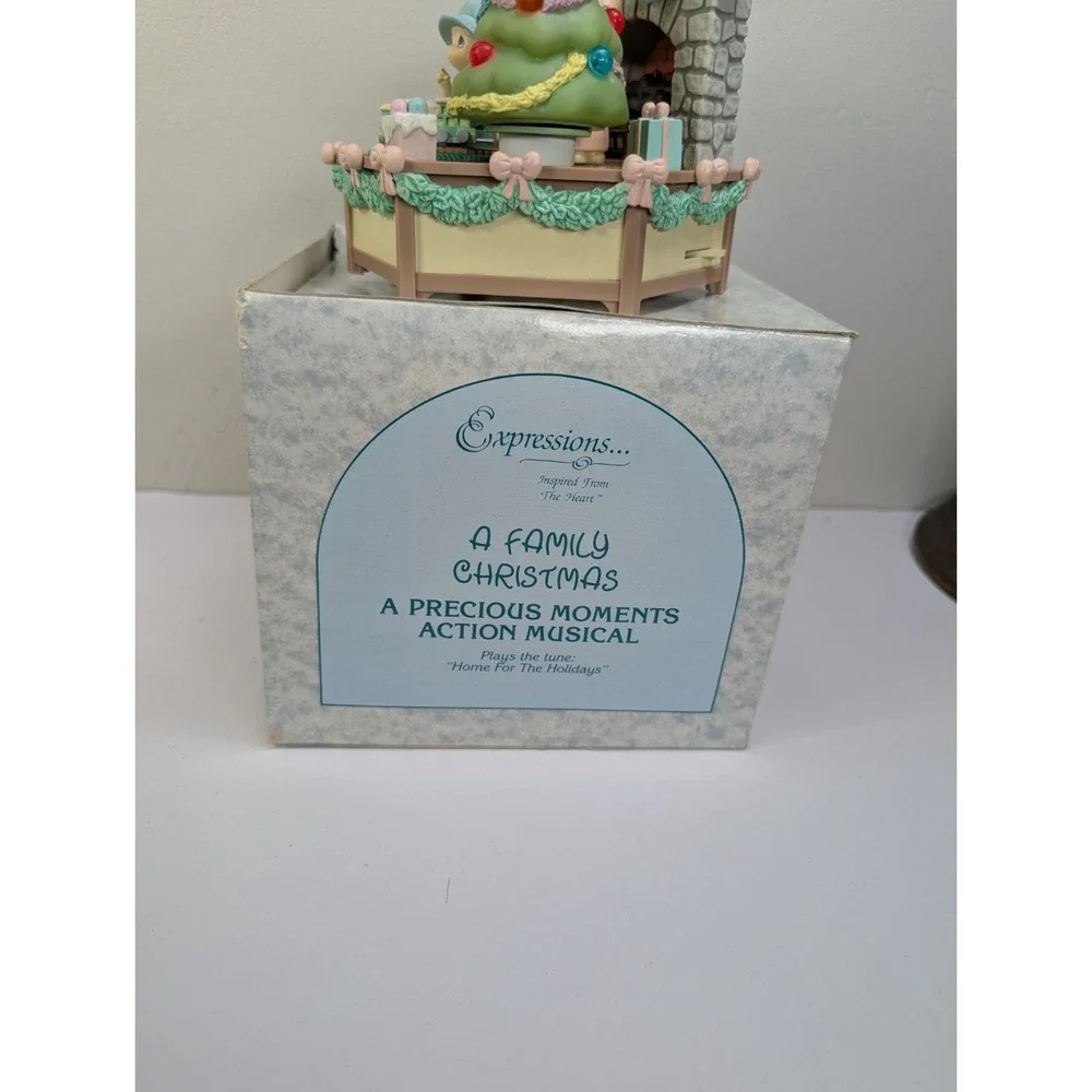 1990 Previous moments home for the Holidays Lighted‎ Animated Music box